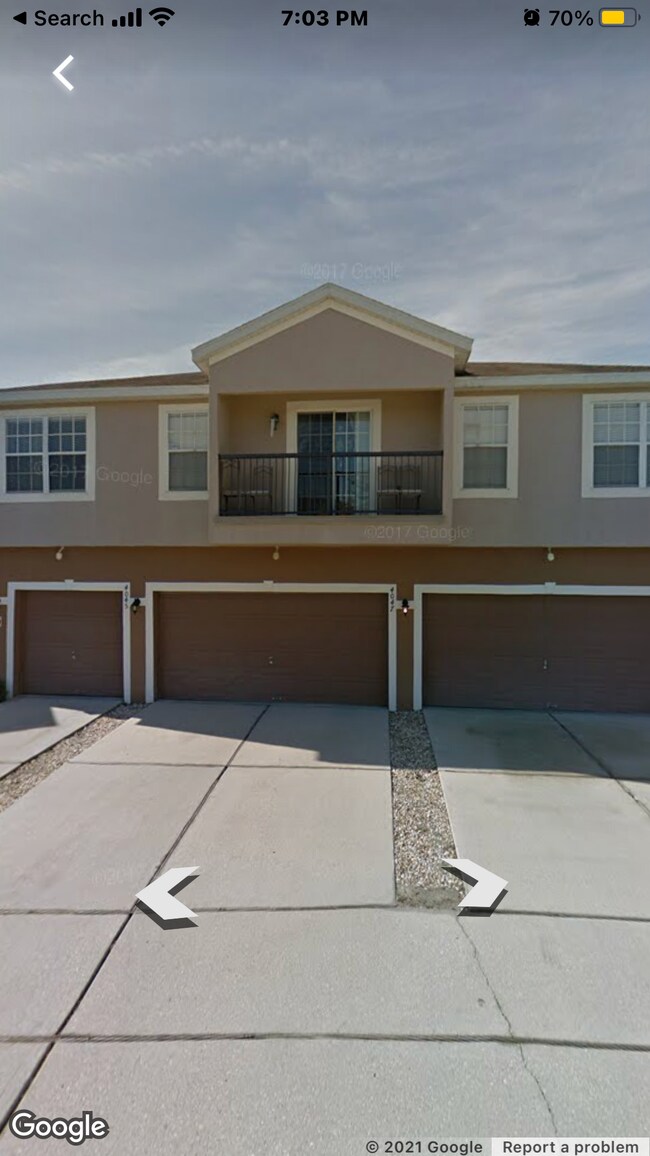 Garaje individual a la izquierda - 4045 Pemberly Pines Cir