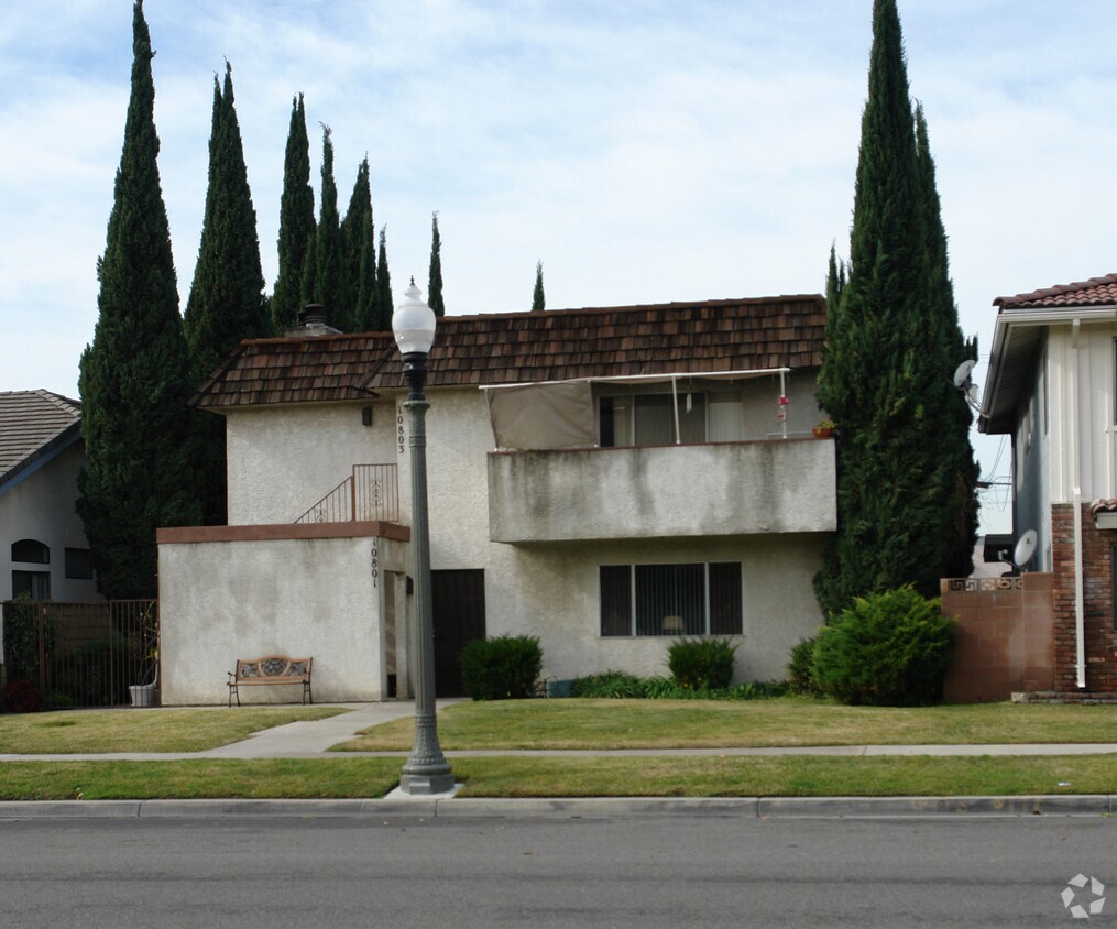 Primary Photo - 10801-10803 Pine St