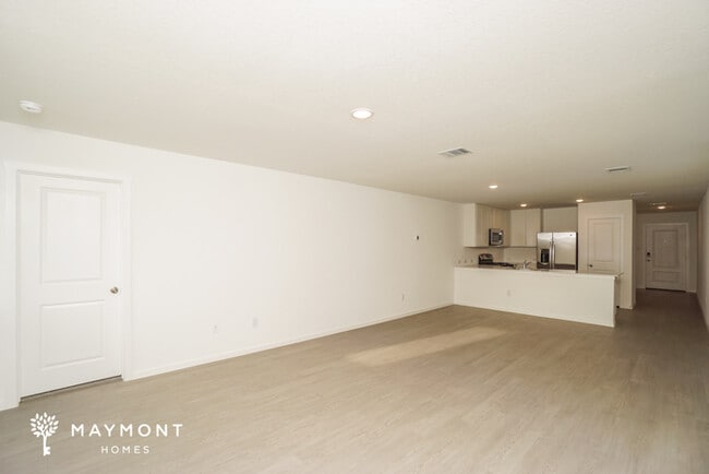 Building Photo - 2424 Shady Grv