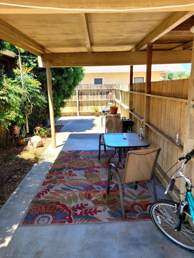 Foto del edificio - 325 N Lincoln Ave