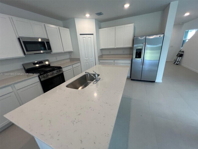 Building Photo - 5885 Sweetwood Dr