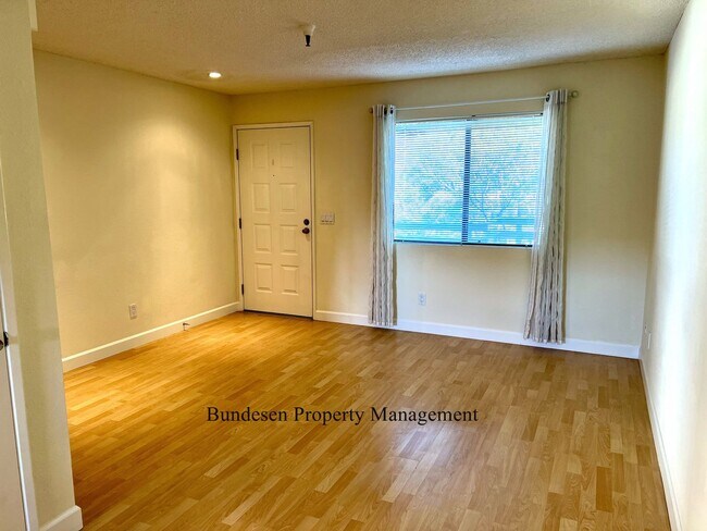 Foto del edificio - 720 Petaluma Blvd S