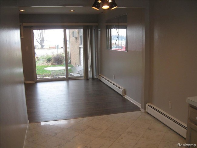 Foto del edificio - 1605 Cass Lake Rd