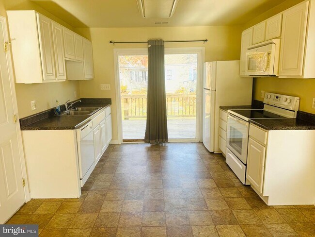 Foto del edificio - 45326 Stark Dr