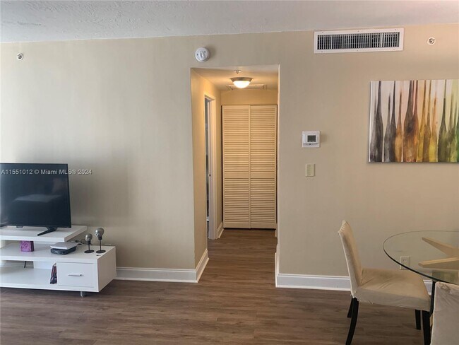 Building Photo - 3001 S Ocean Dr