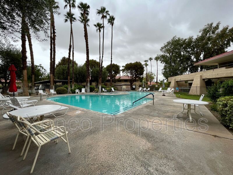 701 Los Felices Cir W Unit 208, Palm Springs, CA 92262 Condo for
