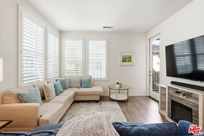 Building Photo - 27022 Victoria Ln