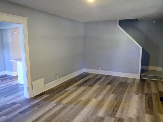 Foto del edificio - Three-bedroom one bathroom home for rent