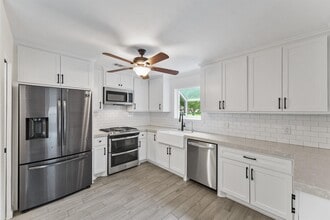 Building Photo - 417 W Hillary Cir