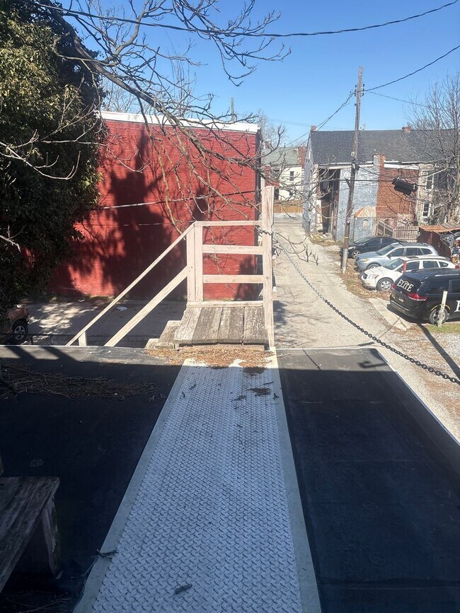 Foto del edificio - 227 E Philadelphia St