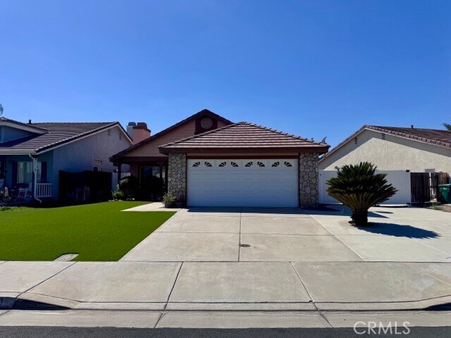 Foto principal - 27081 School Park Dr