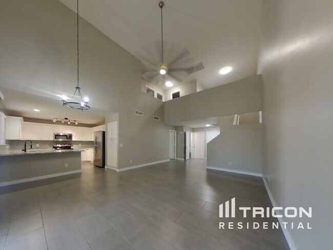 Building Photo - 11817 W Poinsettia Dr