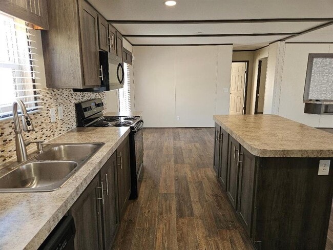 Building Photo - 482 McDonald Ln W