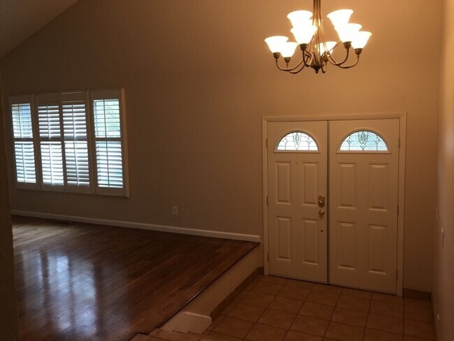 Building Photo - Large SW Reno 4 Bedroom 3 Car Garage - Pet...