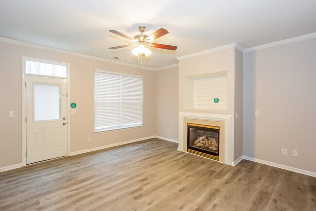 Foto del edificio - 5902 Shining Oak Ln