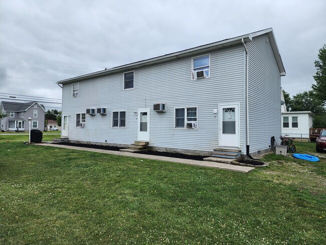 Building Photo - 613 Cedar