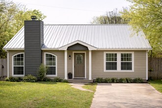 Building Photo - 903 Haynes Dr