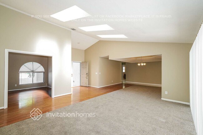Building Photo - 3214 N Thackery Wy