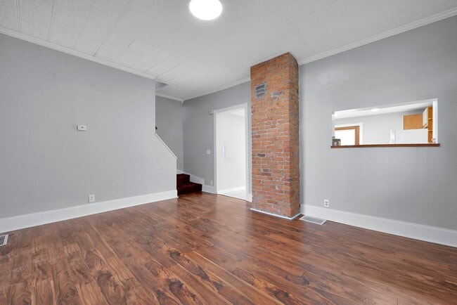 Building Photo - Charming Two-Bedroom, Two-Bath Home in Col...