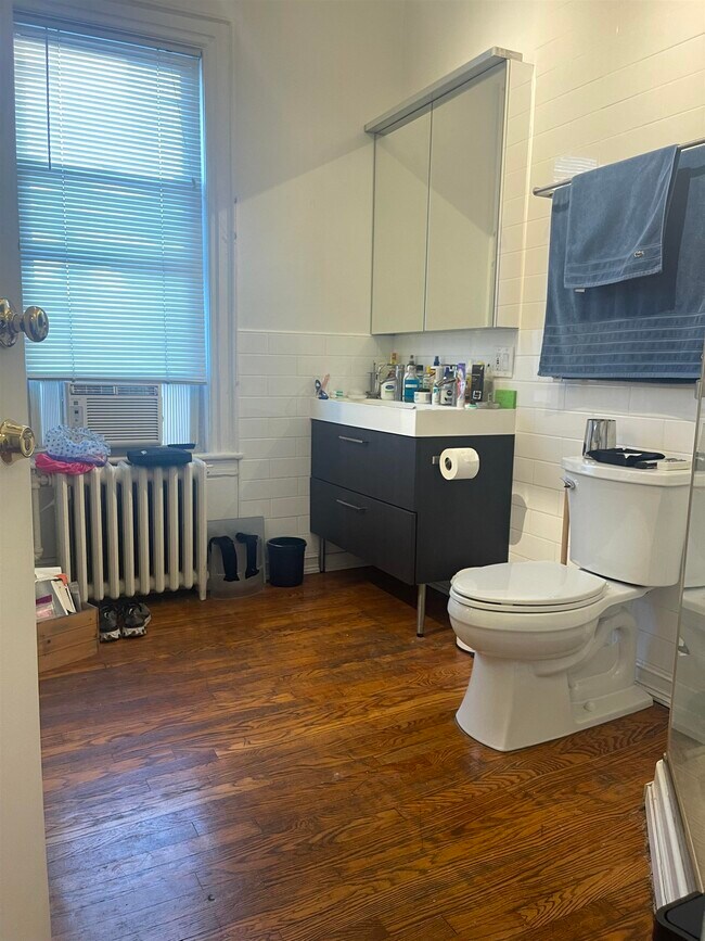 72 Fulton St Unit 2, Weehawken, NJ 07086 Room for Rent in Weehawken