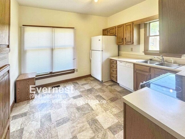 Building Photo - 101 Granby Ct