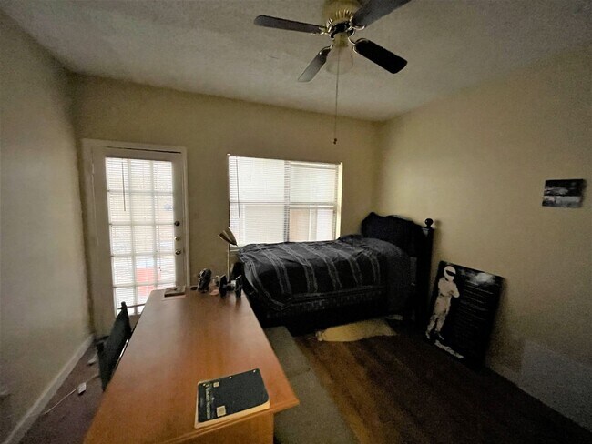 Foto del edificio - 706 W 22nd St