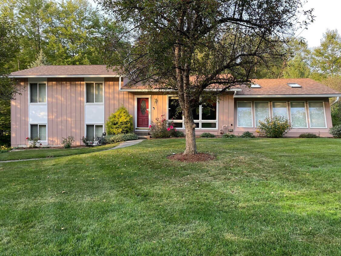 37 Briar Ln, Essex, VT 05452 House Rental in Essex, VT