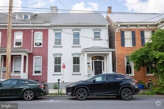 Building Photo - 212 W Burke St