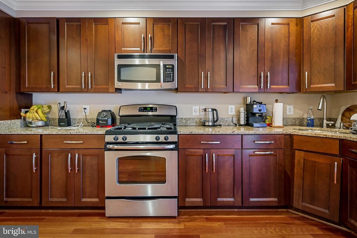Primary Photo - 710 S Luzerne Ave