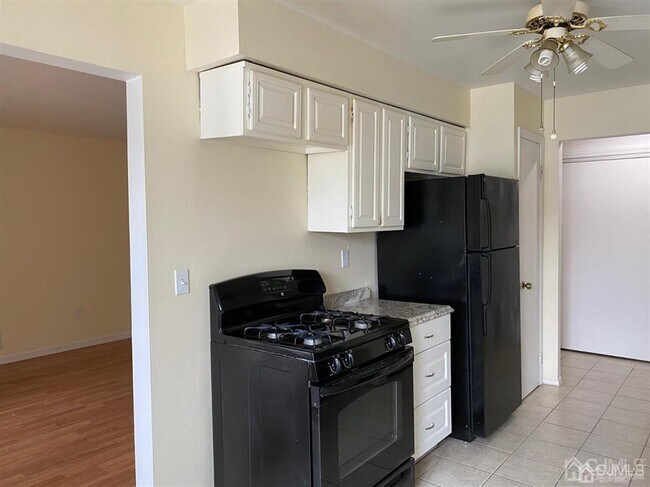 Foto del edificio - 321 Sharon Garden Ct