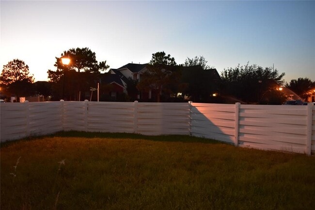 Foto del edificio - 6202 Provident Green Dr