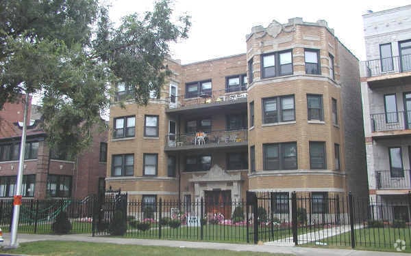 Building Photo - 4715 N Malden St