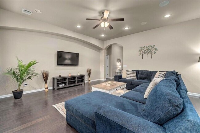 Foto del edificio - 905 Walnut Canyon Blvd