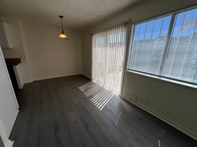 Building Photo - Single Level Townhome