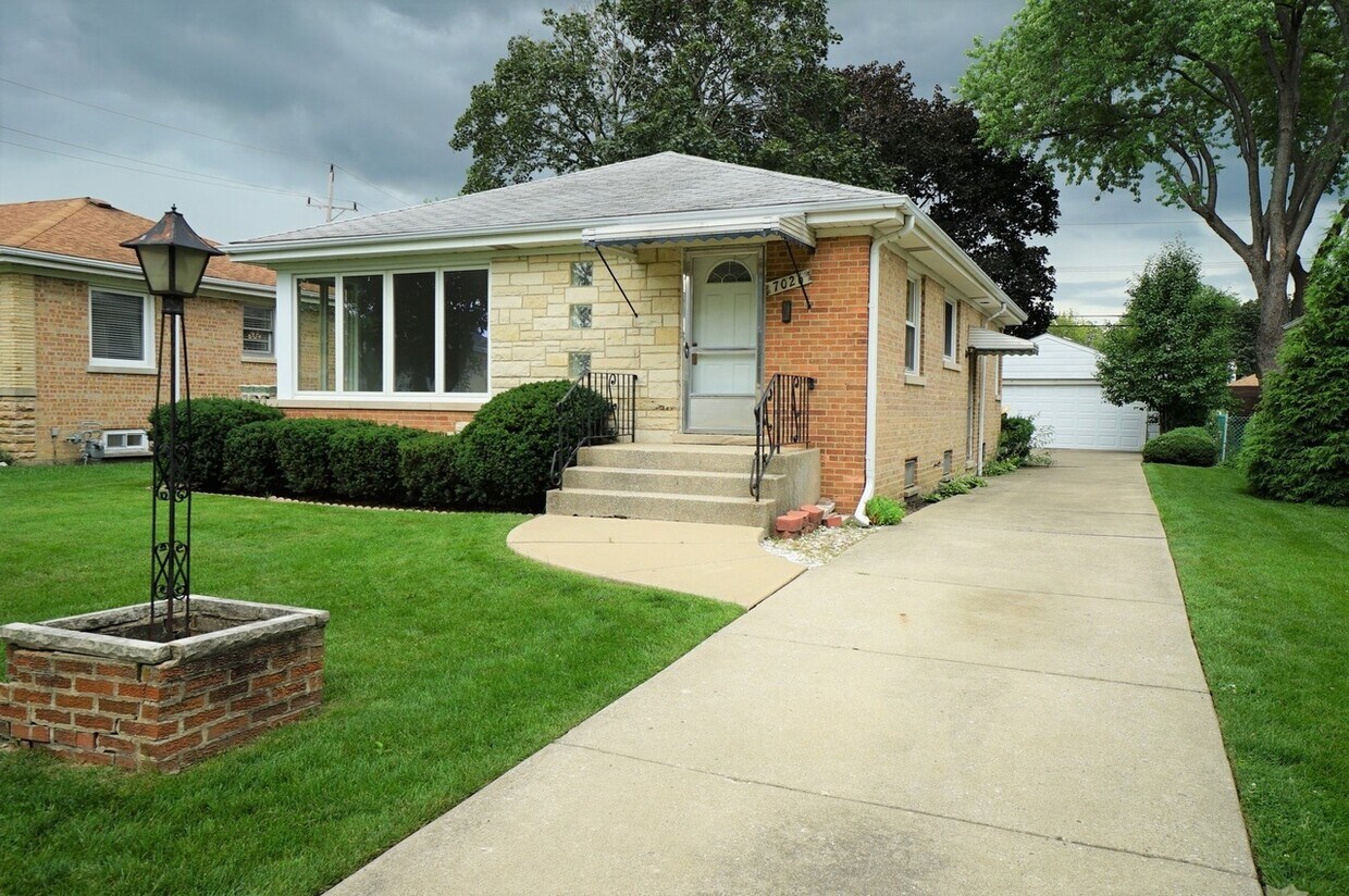Primary Photo - 7026 W Dobson St