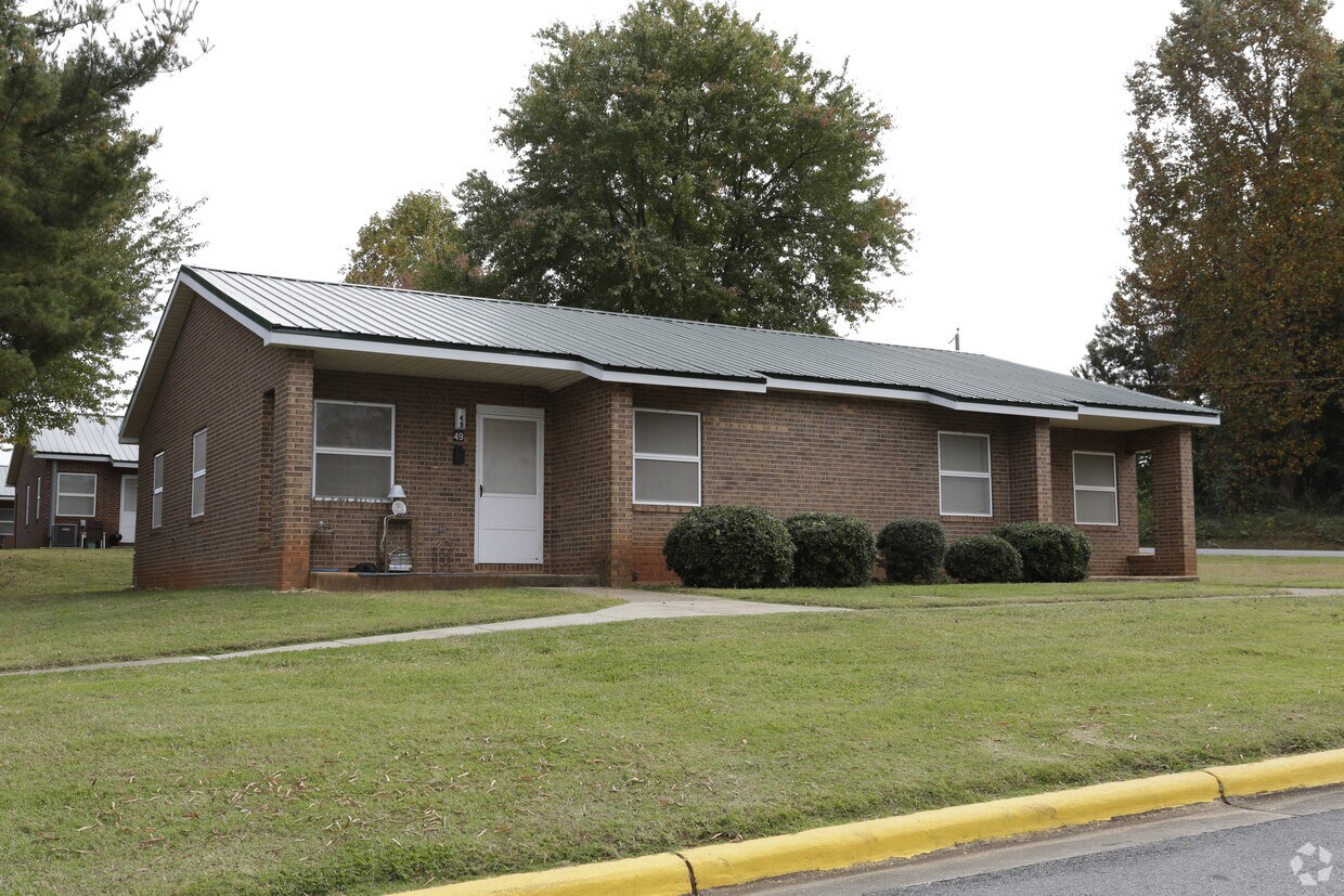 Building Photo - Colonial Heights