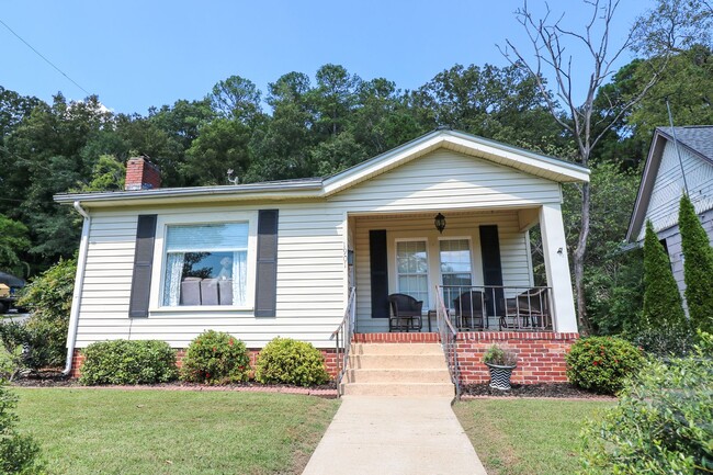 Foto del edificio - Adorable Home Downtown Pell City