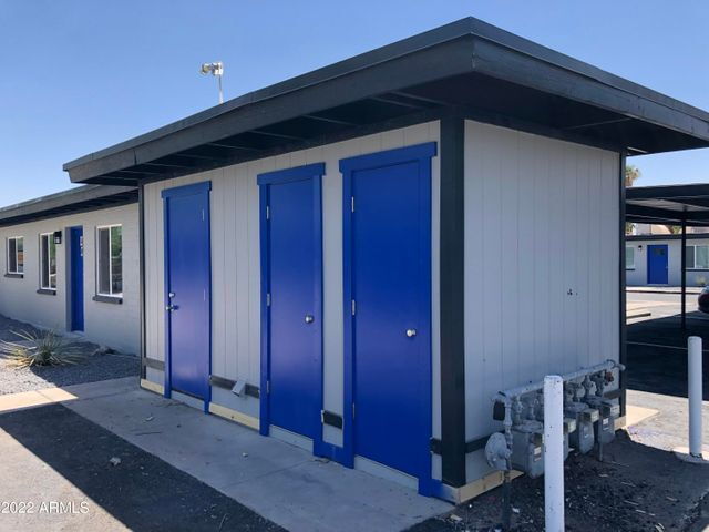 Building Photo - TERRIFIC 2 BEDROOMS 1 BATH SINGLE LEVEL UN...