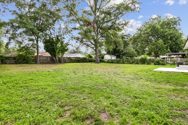 Building Photo - 105 Sumpter Dr