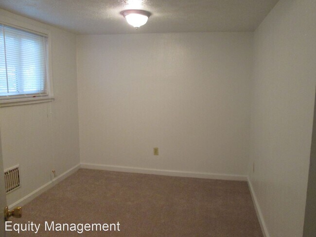 Building Photo - 2 br, 1 bath House - 115 E. Montrose