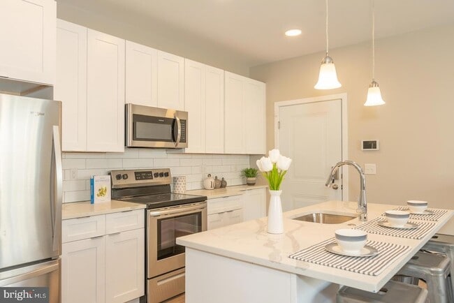 Photo - 2220-28 Master St Apartment