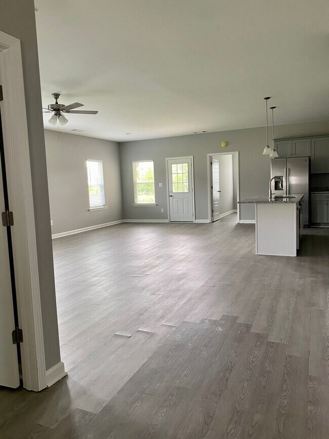 Foto del edificio - 4 bed, 2 bath home built in 2022 in Atoka w/ a move in Special