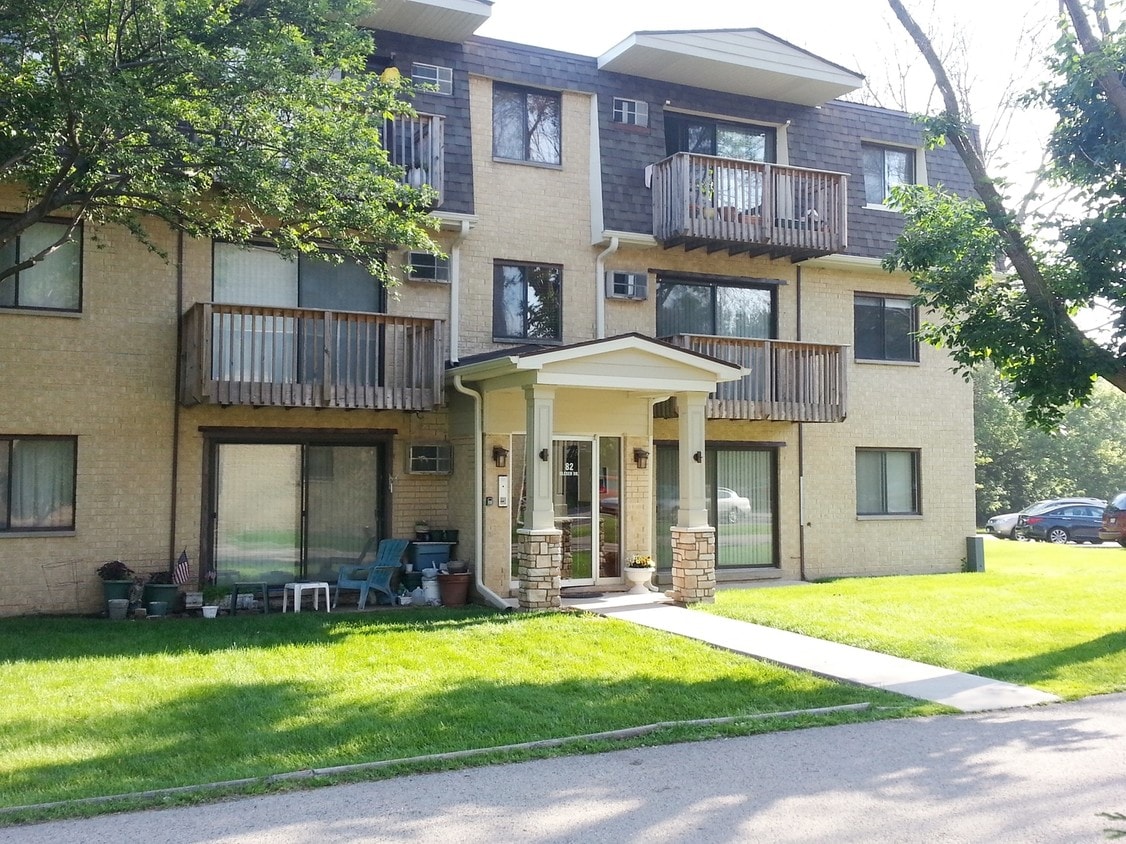 Primary Photo - 80-86 Olesen Dr