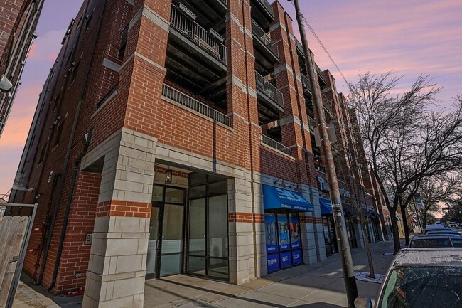 Foto del edificio - 2222 W Belmont Ave