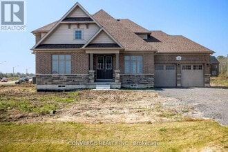 Building Photo - 11 Skyvue Cres