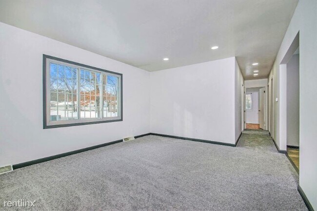Building Photo - 4 br, 2.5 bath House - 1888 Woodfern SE