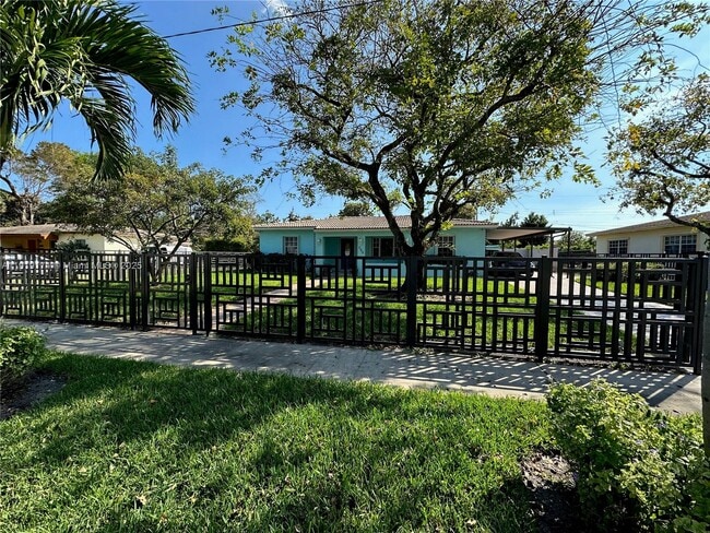 Building Photo - 560 NW 190th St