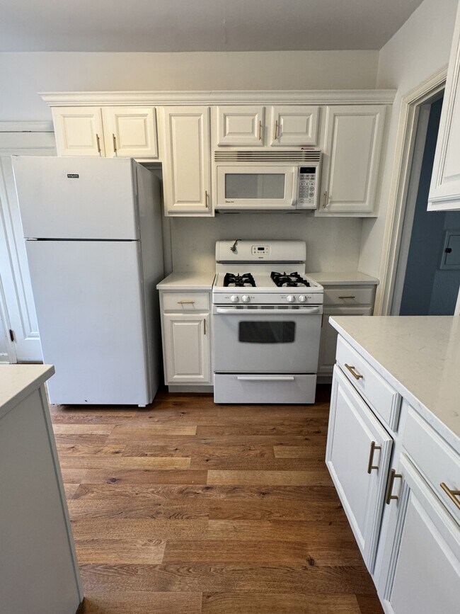 Foto del edificio - 4017 DuPont Ave S