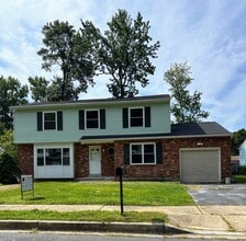 Building Photo - 5 Firethorn Ct