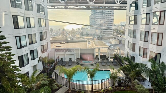 Building Photo - Bright 1BR/1BA w/ City Views, Amenities and just Steps to Embarcadero -AMSI